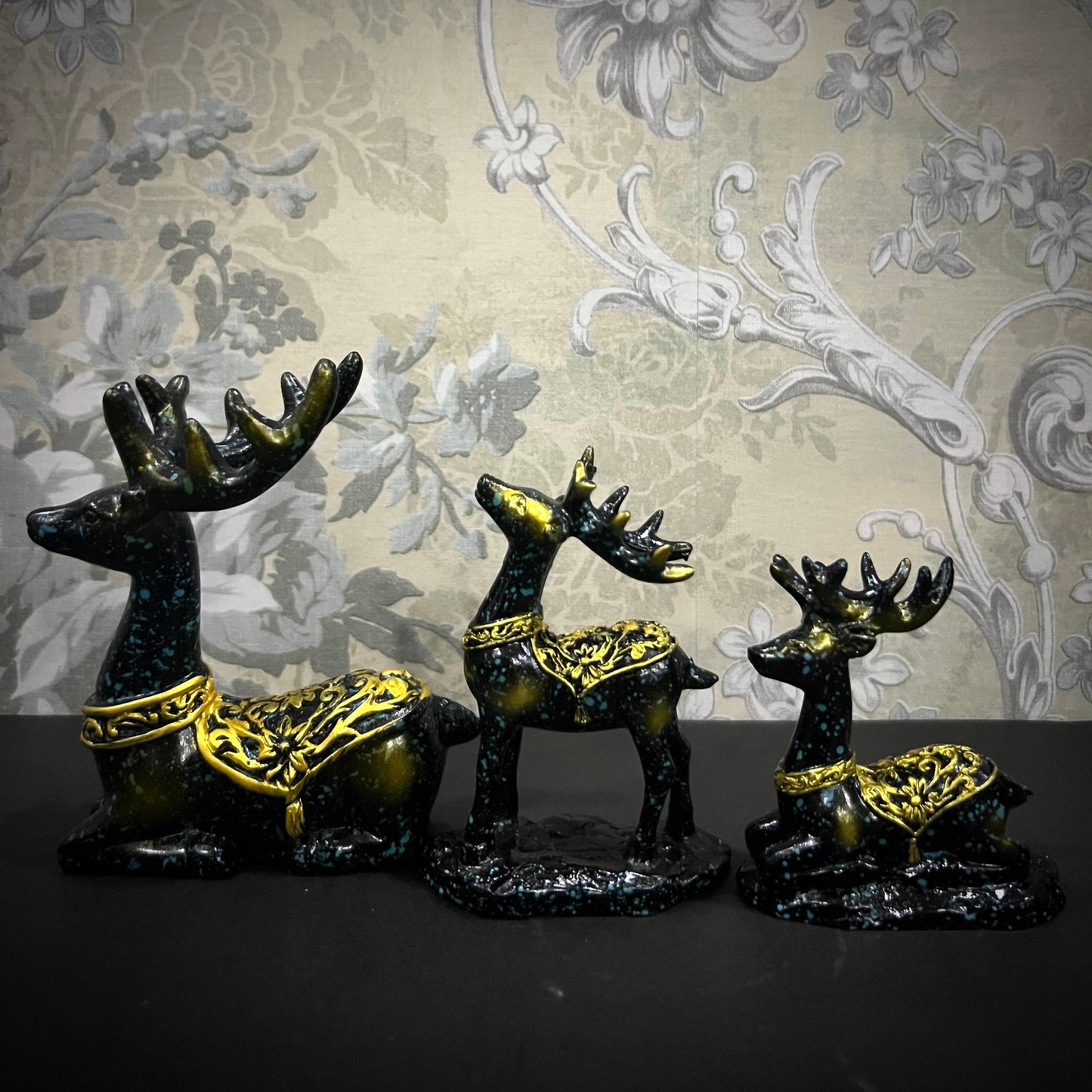 Regal Reindeer Trio