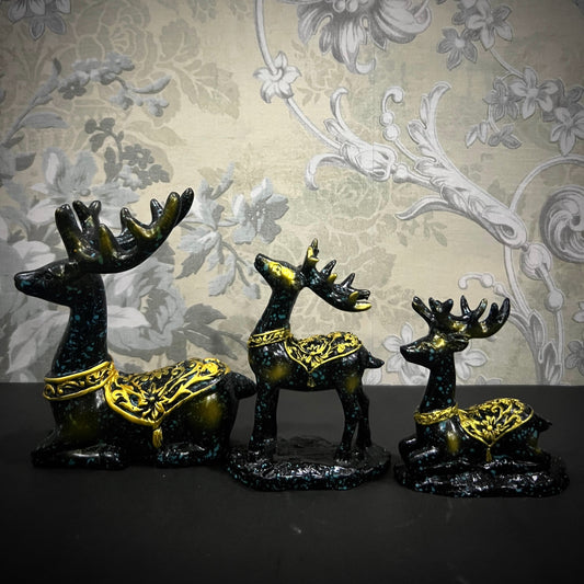 Regal Reindeer Trio